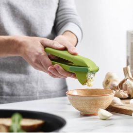 Joseph Joseph | Clean Force Garlic Press